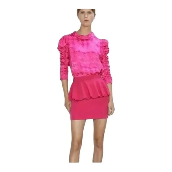 Zara Hot Pink Mini Skirt - www.rajagirimanappuram.com